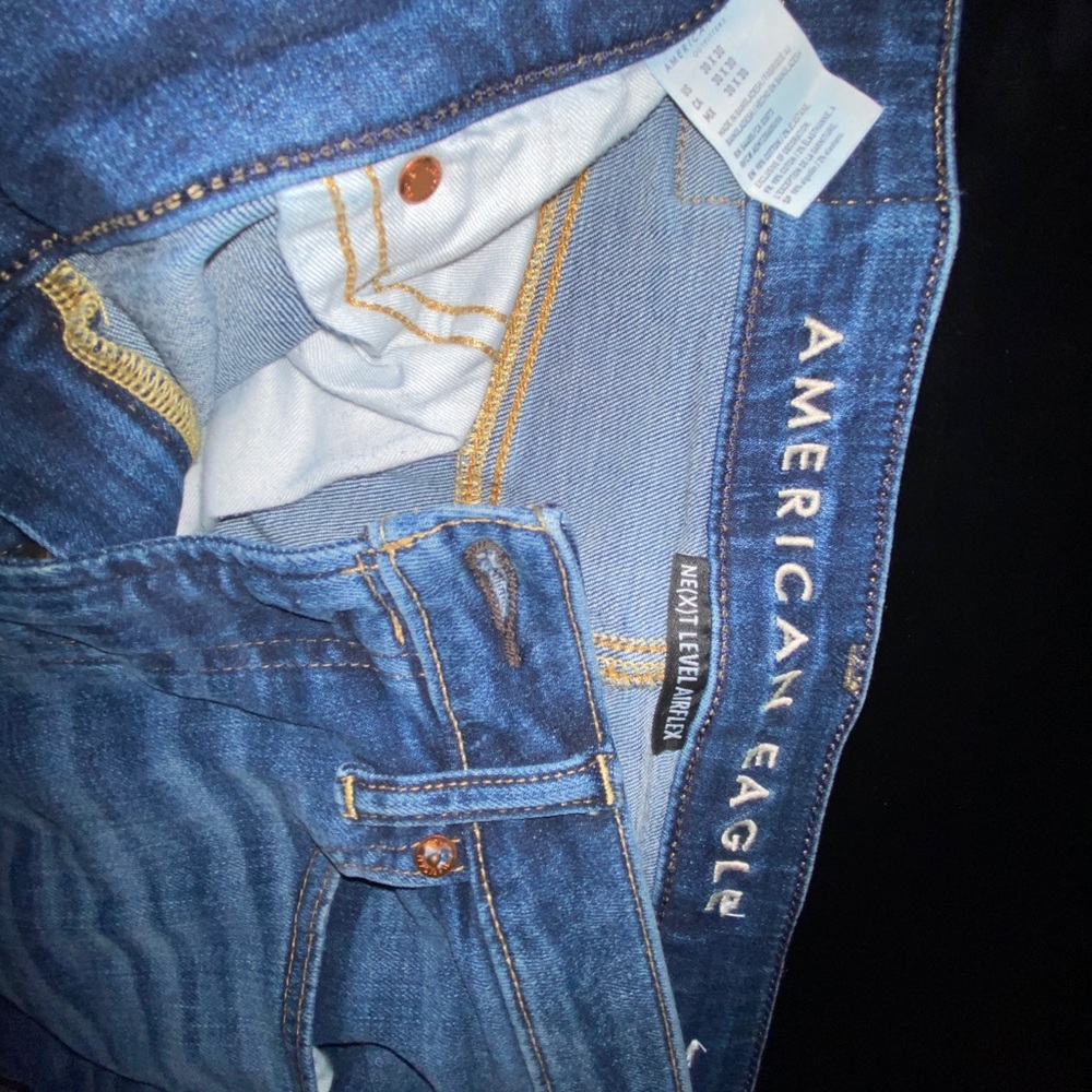 AMERICAN EAGLE JEANS